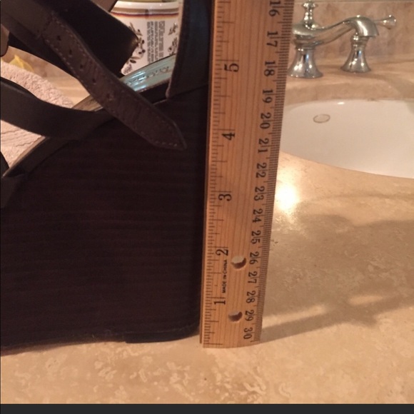 Micheal Kors Nadine platform wedge sandal - Picture 6 of 6